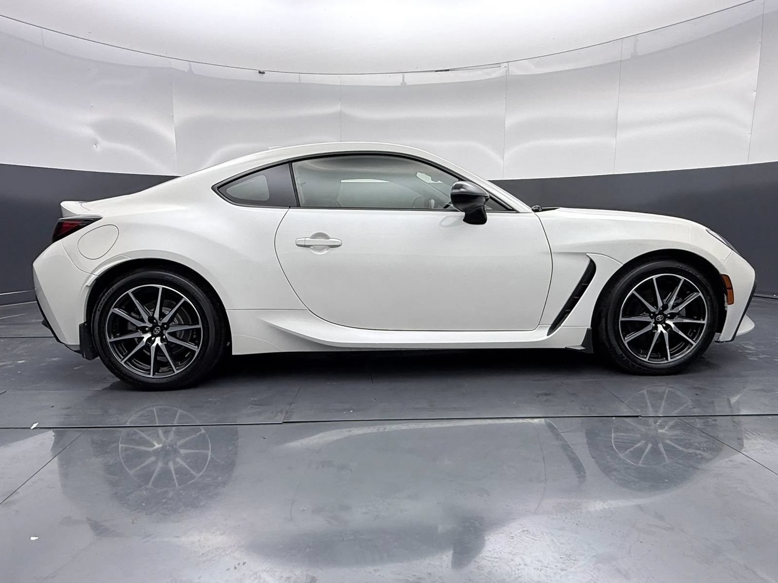 Used 2023 Toyota GR86 RWD image 8