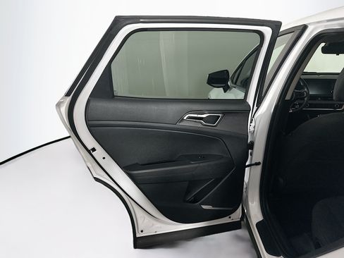 Used 2025 Kia Sportage LX FWD image 24