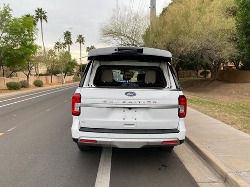 Used 2024 Ford Expedition XLT image 8