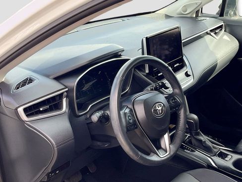 Used 2023 Toyota Corolla Cross XLE w/ Convenience Package FWD image 9