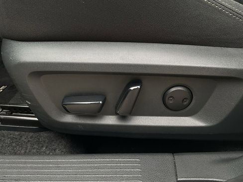 Used 2025 Nissan Rogue SV FWD image 11