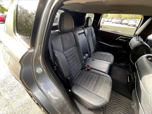 Used 2024 Mitsubishi Outlander SE image 20