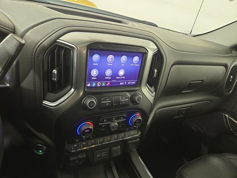 Used 2019 Chevrolet Silverado 1500 LTZ w/ LTZ Premium Package AWD/4WD image 23