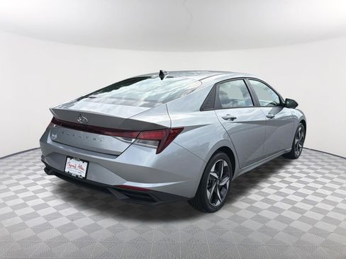 Used 2023 Hyundai Elantra SEL w/ Convenience Package FWD image 6