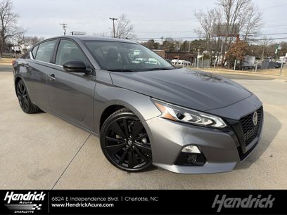Used 2022 Nissan Altima 2.5 SR w/ Midnight Edition Package