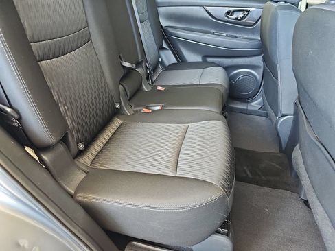 Used 2017 Nissan Rogue SV w/ SV Premium Package AWD/4WD image 18