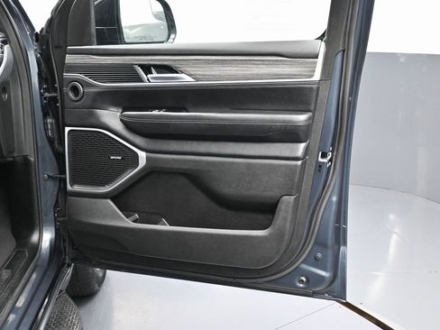 Used 2024 Jeep Wagoneer Series II w/ Flexible Seating Group image 38