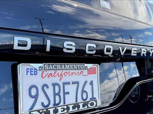 Used 2025 Land Rover Discovery S image 11