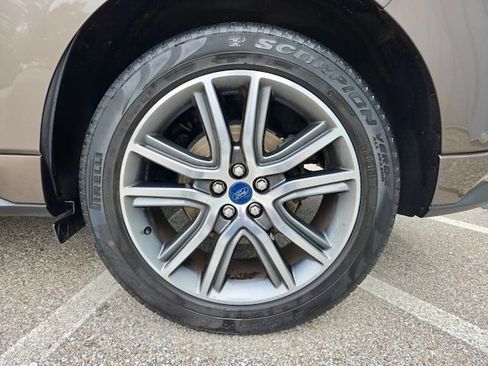 Used 2019 Ford Edge Titanium w/ Equipment Group 301A AWD/4WD image 35