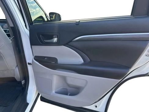 Used 2019 Toyota Highlander Limited image 25