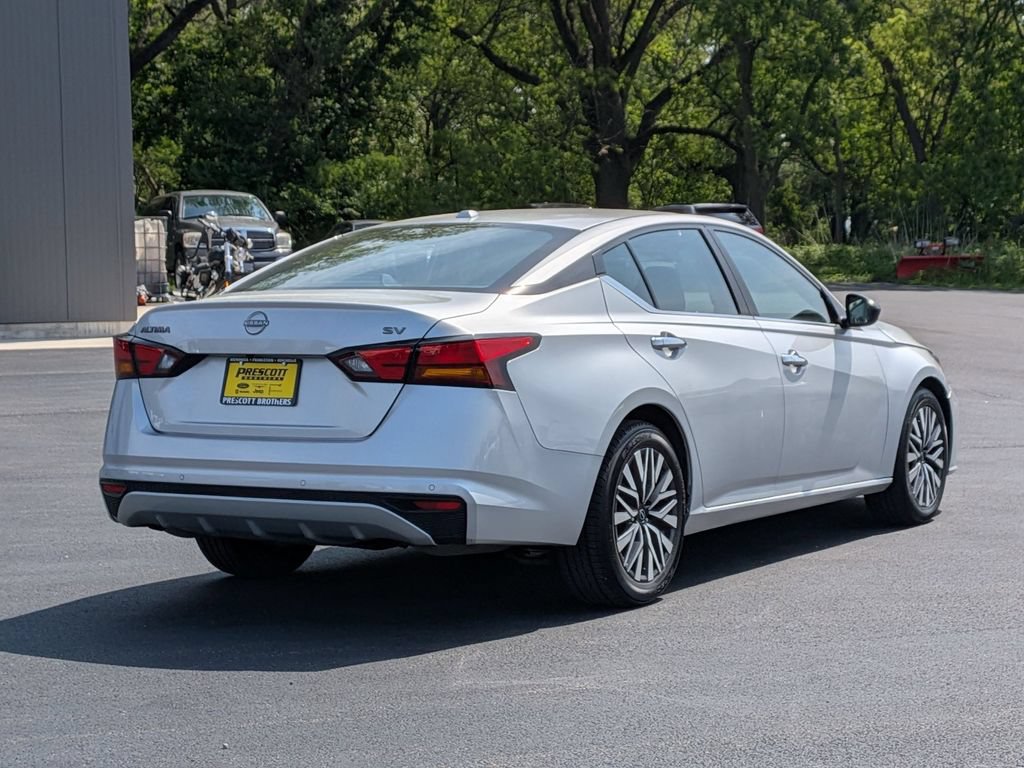 Used 2024 Nissan Altima 2.5 SV FWD image 7