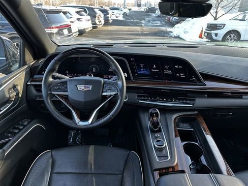 Used 2022 Cadillac Escalade Premium Luxury image 13
