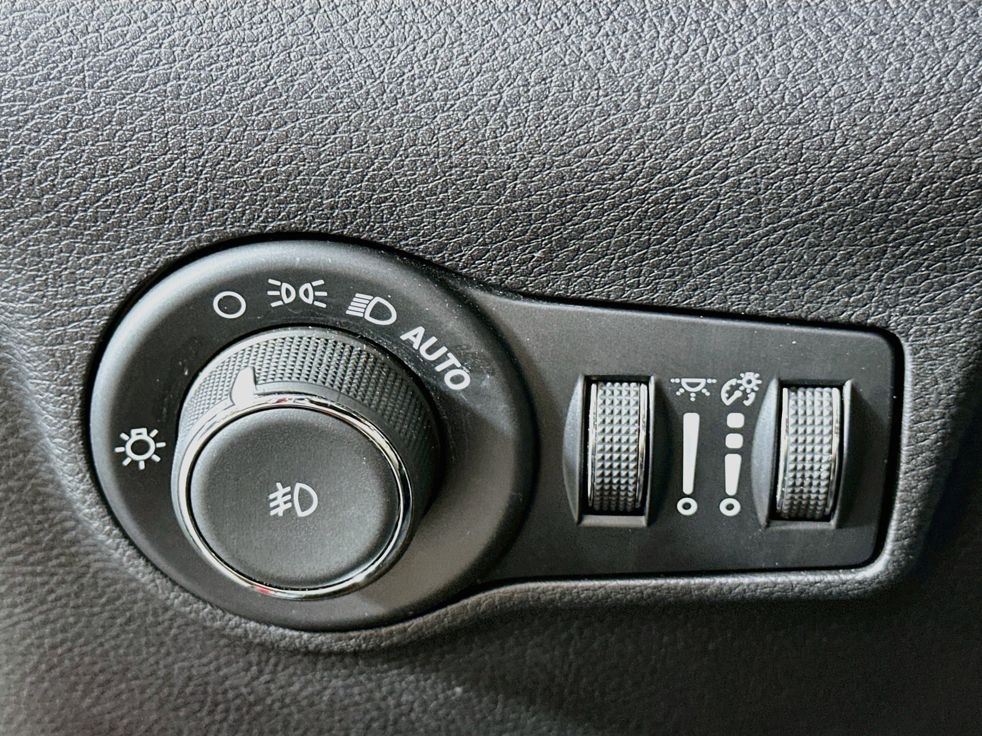 Used 2025 Jeep Compass Limited AWD/4WD image 17