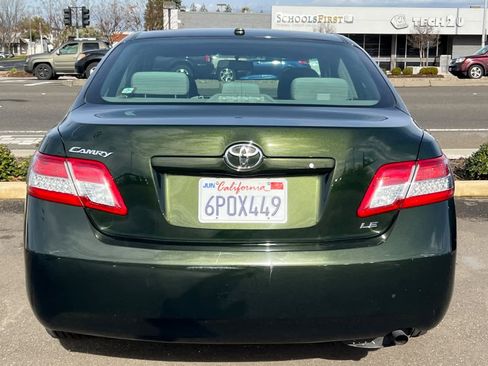 Used 2011 Toyota Camry LE image 5