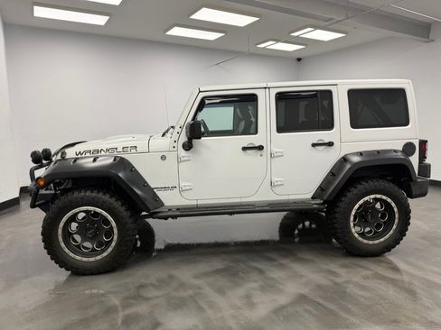Used 2015 Jeep Wrangler Unlimited Sahara AWD/4WD image 4