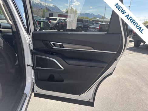 Used 2022 Kia Telluride SX w/ SX Prestige Package image 14