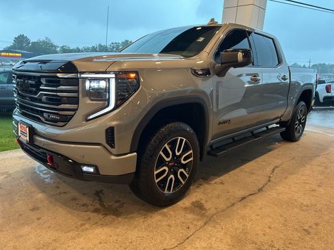 Used 2025 GMC Sierra 1500 AT4 w/ AT4 Premium Package AWD/4WD image 4