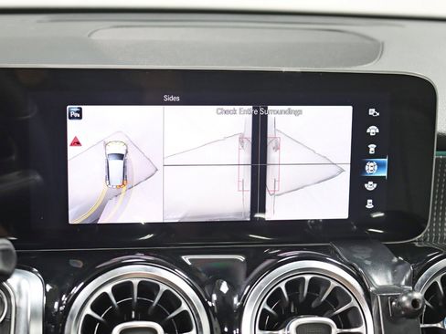 Used 2021 Mercedes-Benz GLB 250 4MATIC w/ Premium Package image 20