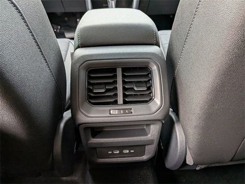 New 2026 Volkswagen Taos SE image 13