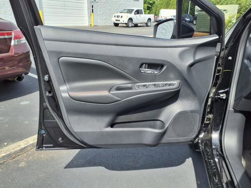 New 2025 Nissan Versa SR w/ Trunk Package image 8