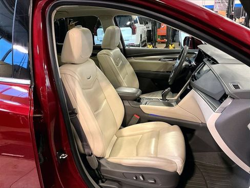 Used 2017 Cadillac XT5 Luxury w/ Driver Awareness Package AWD/4WD image 11