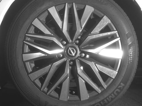 Used 2025 Nissan Altima 2.5 SV FWD image 14