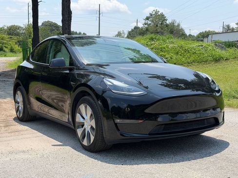Used 2021 Tesla Model Y Long Range AWD/4WD image 1
