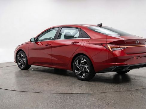 Used 2025 Hyundai Elantra SEL FWD image 6