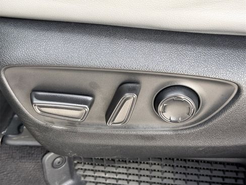 Used 2023 Toyota Sienna XLE image 27
