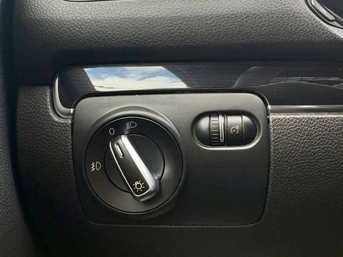 Used 2011 Volkswagen Golf 2-Door FWD image 29