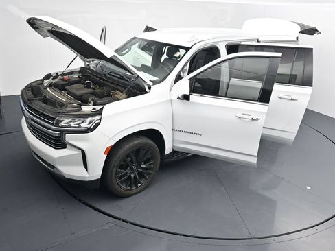 Used 2021 Chevrolet Suburban LT RWD image 26