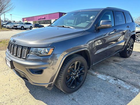 Used 2017 Jeep Grand Cherokee Altitude image 6