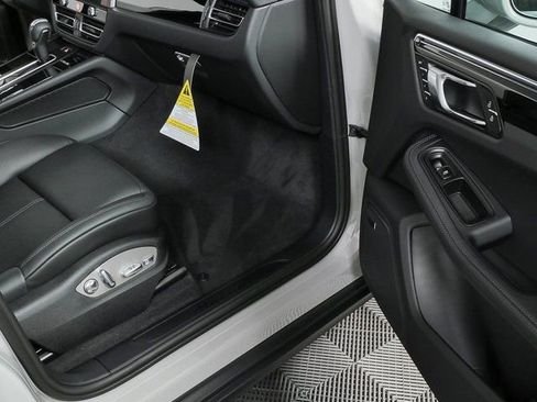 New 2026 Porsche Macan image 26