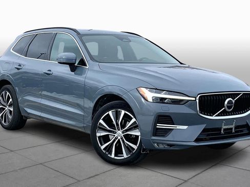Used 2022 Volvo XC60 B5 Momentum w/ Climate Package image 3