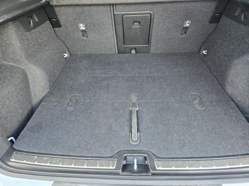 Used 2025 Volvo XC40 B5 Plus AWD/4WD image 32