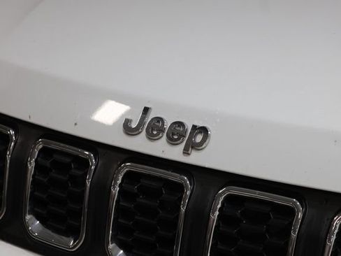 Used 2025 Jeep Compass Latitude w/ Sun & Sound Group AWD/4WD image 12