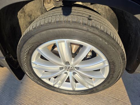 Used 2016 Volkswagen Tiguan SE image 9