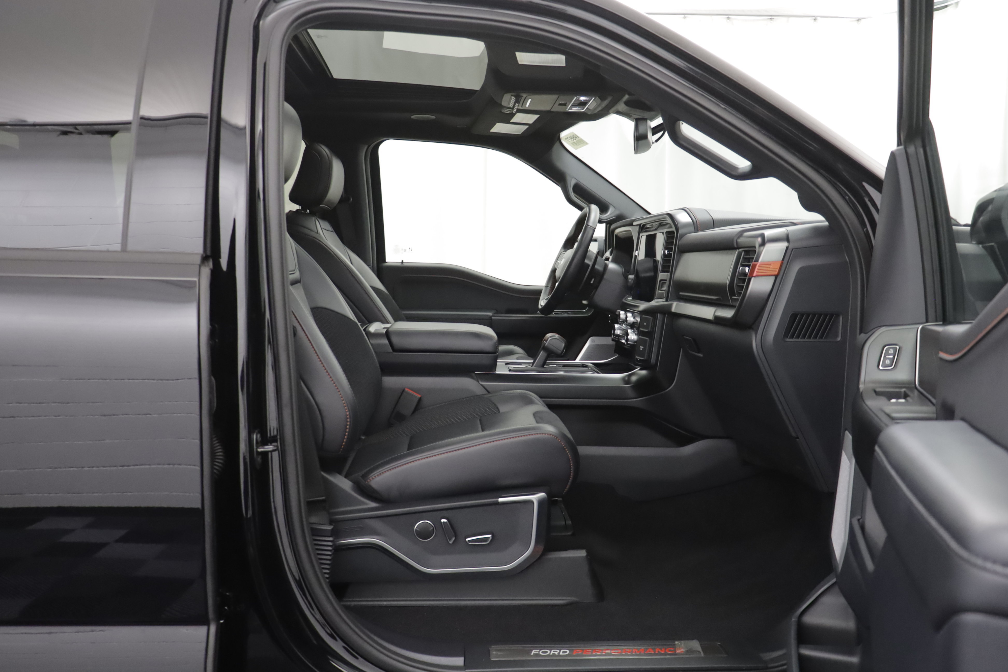 Used 2025 Ford F150 Raptor AWD/4WD image 22