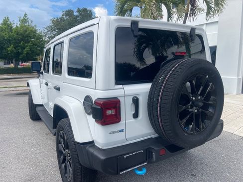 Used 2023 Jeep Wrangler Unlimited Sahara AWD/4WD image 36