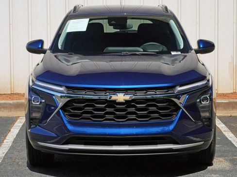 Used 2024 Chevrolet Trax LT w/ Driver Confidence Package FWD image 42