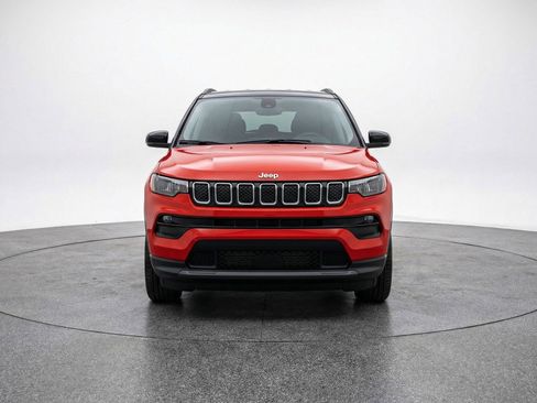 Used 2025 Jeep Compass Limited AWD/4WD image 2