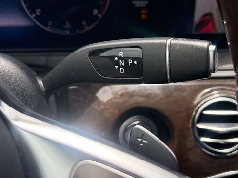 Used 2020 Mercedes-Benz S 560 4MATIC Sedan w/ Premium Package image 18