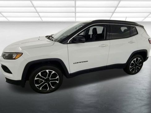 Used 2022 Jeep Compass Limited AWD/4WD image 3