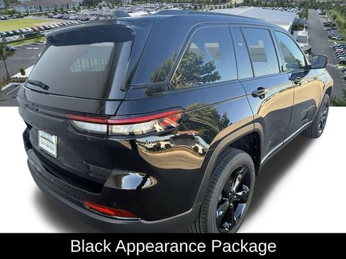 Certified 2025 Jeep Grand Cherokee Limited w/ Black Appearance Package image 4