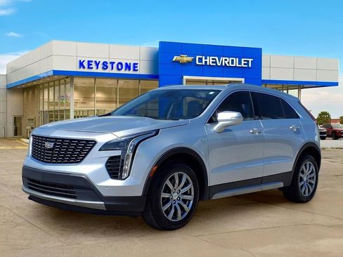 Used 2021 Cadillac XT4 Premium Luxury FWD image 3