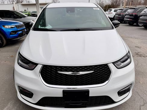 New 2026 Chrysler Pacifica Select image 7