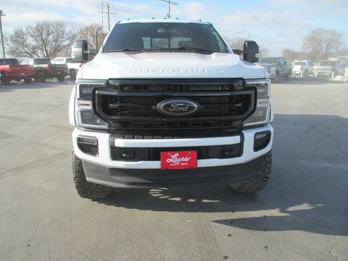 Used 2022 Ford F250 Lariat w/ Black Appearance Package image 9