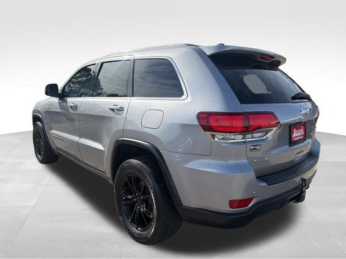 Used 2021 Jeep Grand Cherokee Laredo AWD/4WD image 3