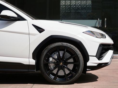 Used 2023 Lamborghini Urus S image 9