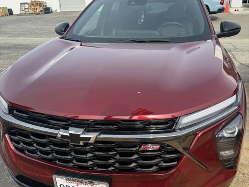 Used 2025 Chevrolet Trax RS w/ Driver Confidence Package image 1